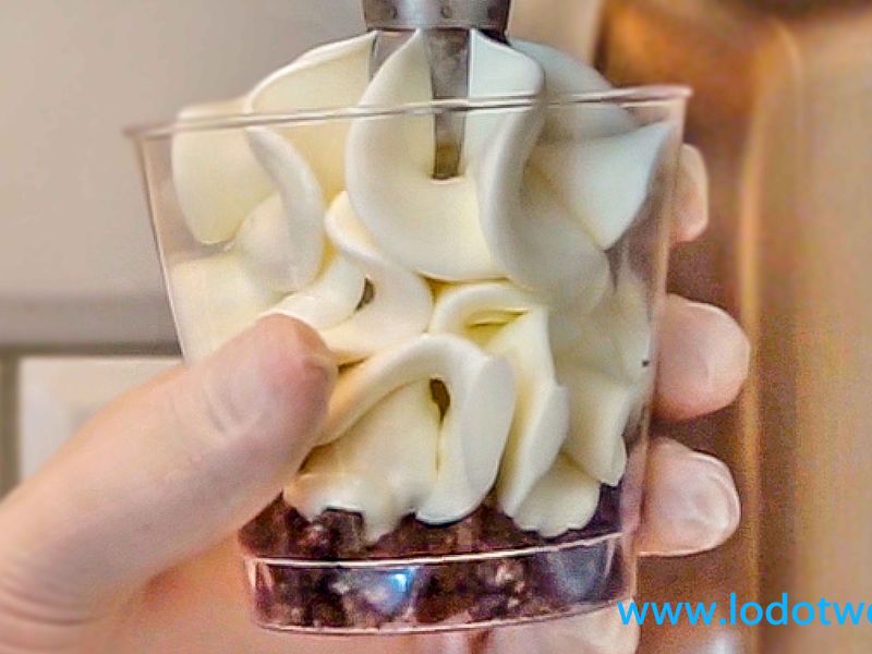 Śmietankowe flurry z oreo i polewą czekoladową
